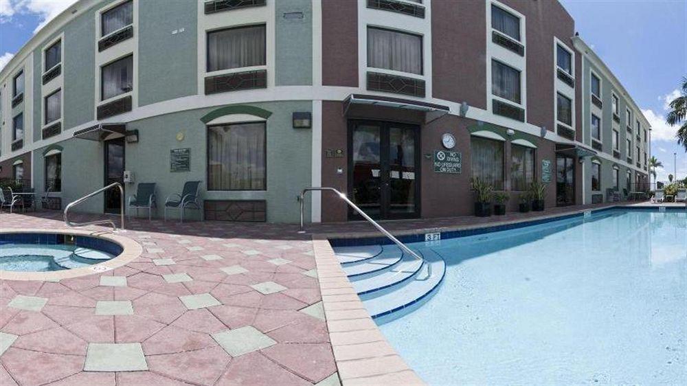 Holiday Inn Express Hotel & Suites Clewiston By Ihg Exterior photo