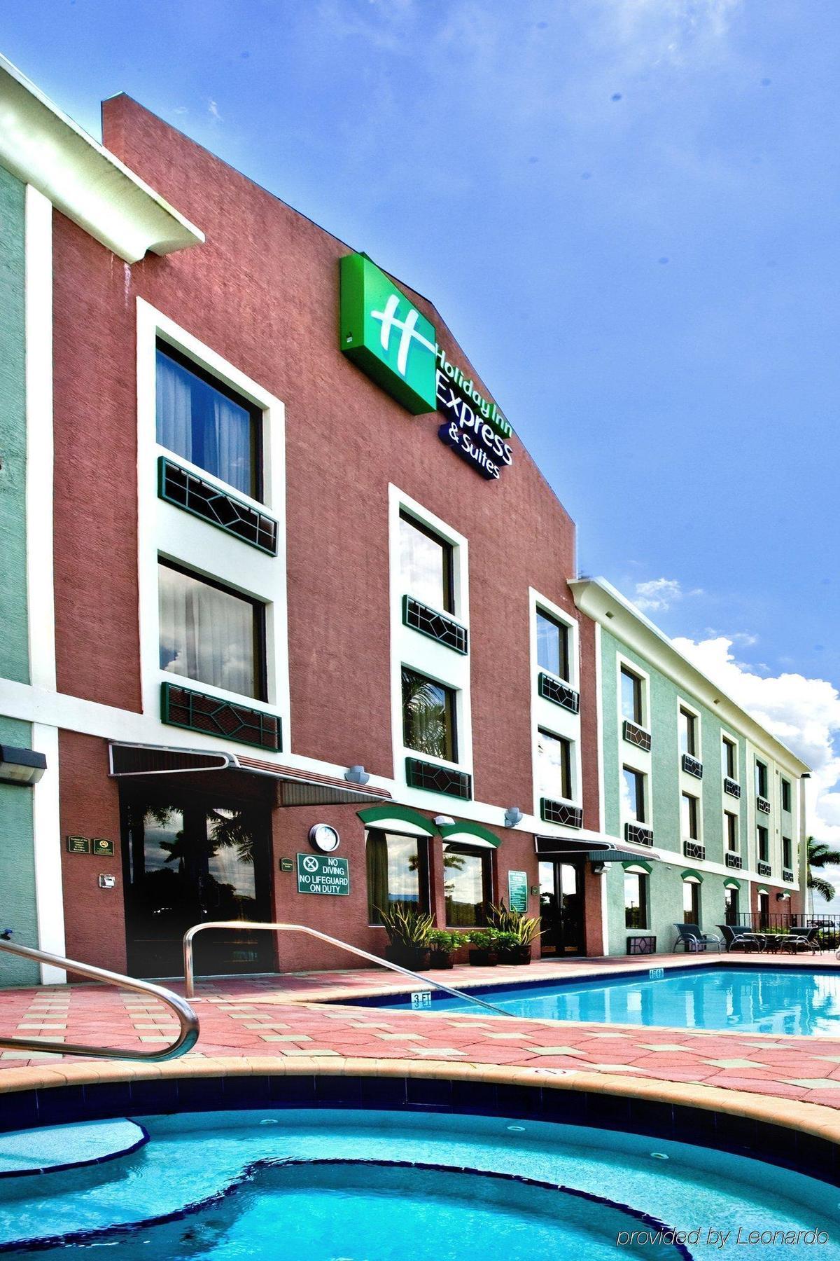 Holiday Inn Express Hotel & Suites Clewiston By Ihg Exterior photo