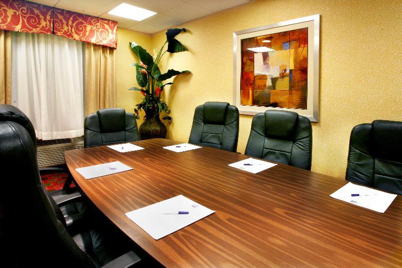 Holiday Inn Express Hotel & Suites Clewiston By Ihg Exterior photo
